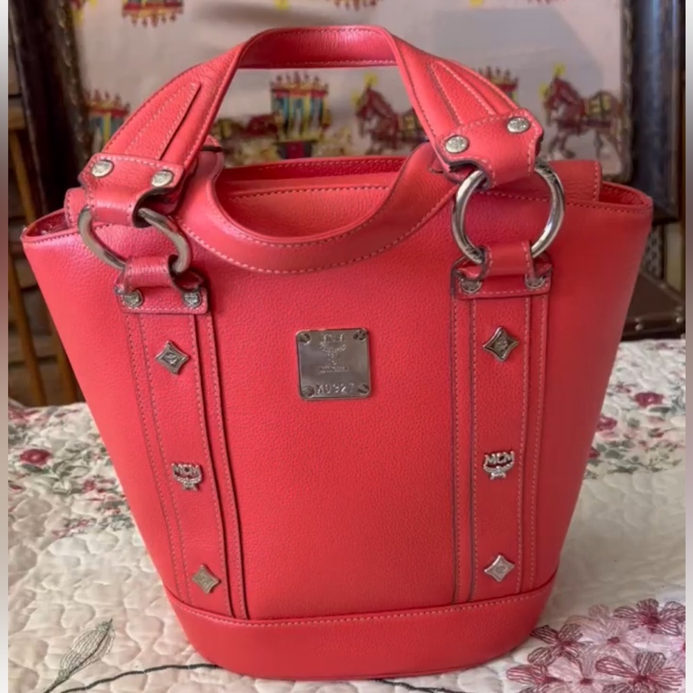MCM BUCKET SATCHEL In Excellent Used Condition. Absolutely Beautiful Firey Red